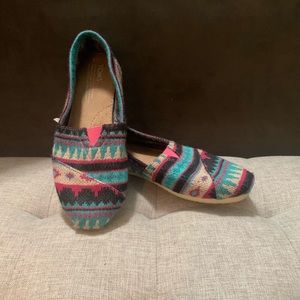 TOMS shoe size 8
